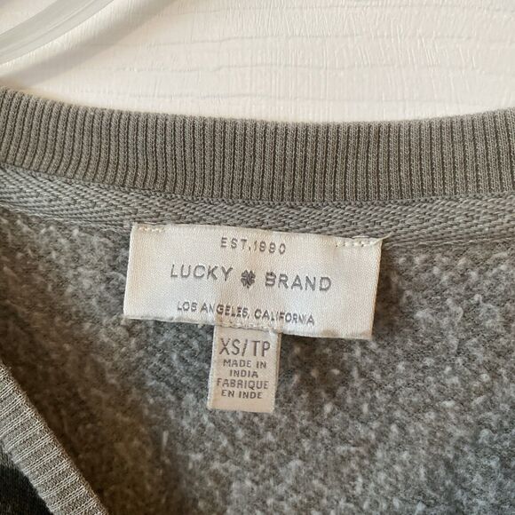 Lucky Brand Women’s Camouflage Sweatshirt Size XS Slit Sides Pullover - Picture 2 of 8